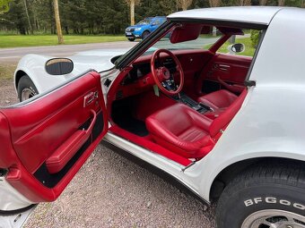 Chevrolet Corvette C3 z roku 1980 - 17