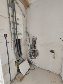 Rozostavaný 4 izbový rodinný dom na veľkorysom pozemku 1050  - 17