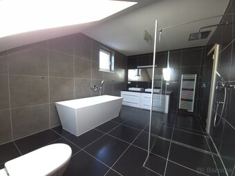 Luxusný, elegantný a veľký 5 izbový rodinný dom Zamarovce - 17