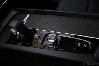 Volvo XC60 2.0 B4 mHEV Core A/T - 17