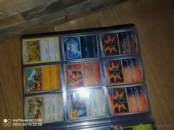 Pokémon album s V/VMAX + zlatý tréner – 30 € (pôvodne 67 €) - 17