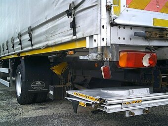 IVECO EUROCARGO 120 E25 E6 Valník + plachta + hydraulické če - 17