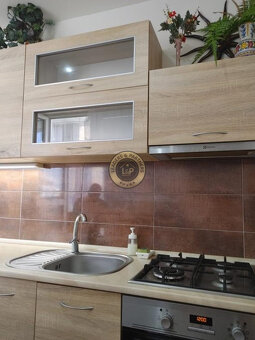 PREDAJ: 2 izb. byt 41 m2 + loggia kompletná rekonštrukcia - 17