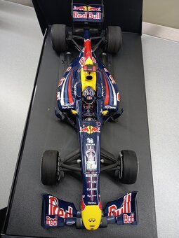 2X F1 RED BULL RB7 A RB7 JAPAN 2011 VETTEL MINICHAMPS 1:18 - 17