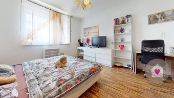 Dva rodinné domy na pozemku o rozlohe 557 m2 s garážou, SENI - 17
