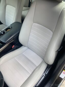 Lexus IS300h - 17