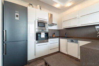 PRENÁJOM - MODERNE ZARIADENÝ 3 IZB BYT s LOGGIOU, ČORDÁKOVA, - 17
