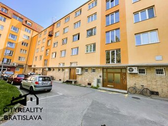 Výnimočný 3-izbový byt s veľkou presklenou terasou v srdci P - 17