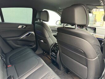 BMW X6 M50i, 2021 rok, 390 kW - 17