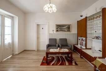 Zaujímavý, čiastočne zrekonštruovaný, rodinný dom v obci Buš - 17