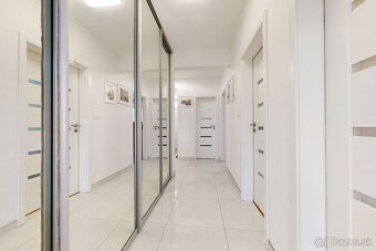 Na predaj krásny samostatne stojací 4-izbový rodinný dom v - 17