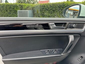 VW Touareg 3.0 TDI V6 180kW 4x4 R-Line Koža Navi - 17