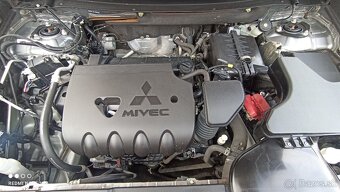 MITSUBISHI OUTLANDER  2,0  MIVEC 4WD CVT SPIRIT - 17