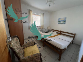 Dom s troma apartmánmi blízko mora v Chorvátsku - 17