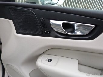 Volvo XC60 T8 Twin Engine Inscription eAWD A/T - 17