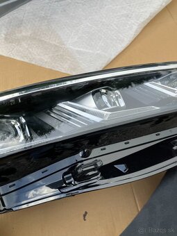 predni svetlo vw touareg 23- pravy prave - 17