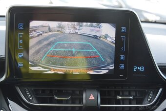 Toyota C-HR 1.8 Hybrid - slovenské auto - 17