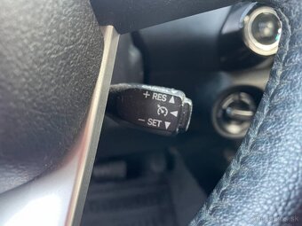 Toyota Hilux DC 2.4 I D-4D Executive A/T - 17