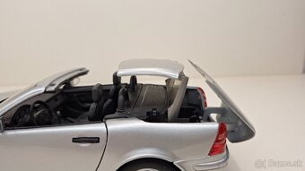 1:18 MERCEDES-BENZ SLK 230 - 17
