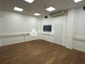 Na prenájom vykurovaný sklad s výmerou 8.600 m2 s administra - 17