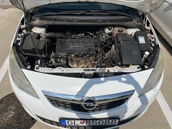 Opel astra 1,4 benzín rok 2010 - 17