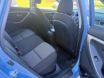 Hyundai i30 Hatchback 1.6 GDi Trikolor 6MT, Benzín 99 kW// - 17