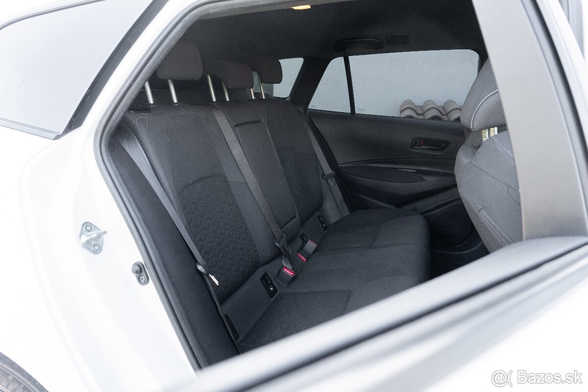 Toyota Corolla Combi 1.8 Hybrid - 18