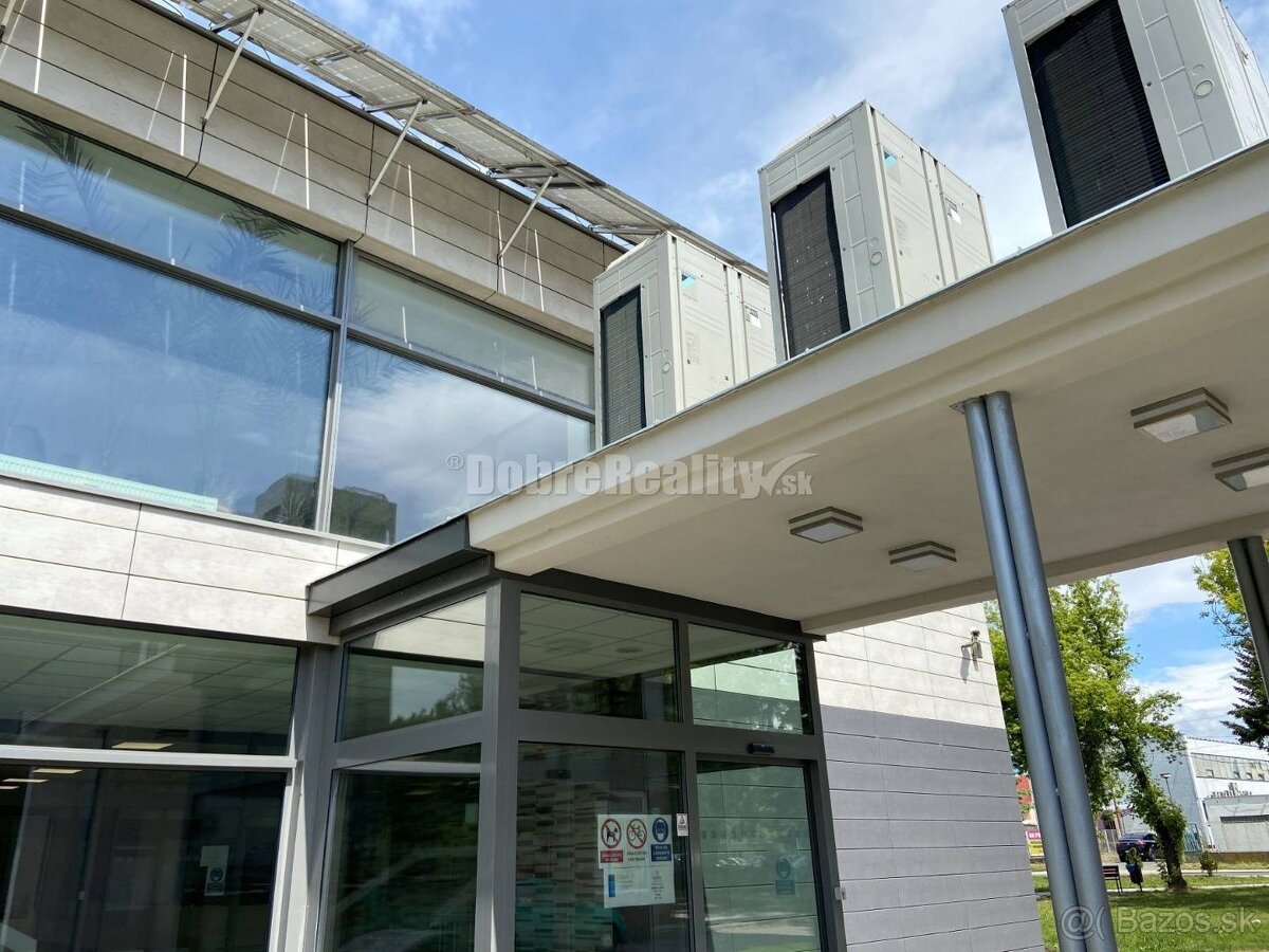 Na prenájom pekný obchodný priestor o rozlohe 250m2 v Rimav - 18