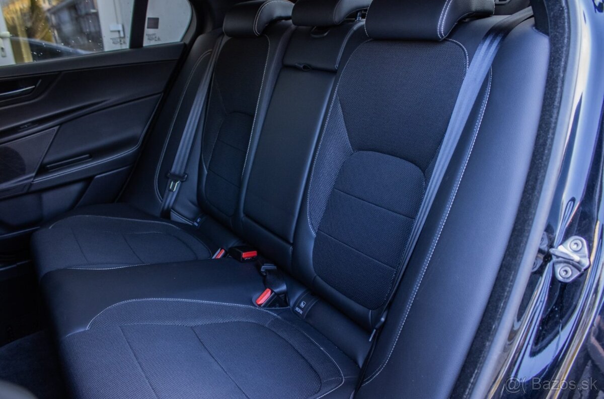 Jaguar XE 2.0 I4D R-SPORT AWD / DPH - 18