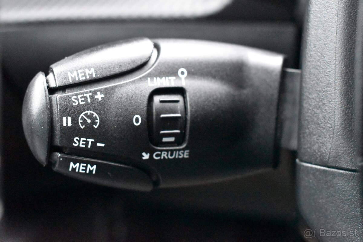 Peugeot 2008 1.5 HDi ROK 2022 - 18