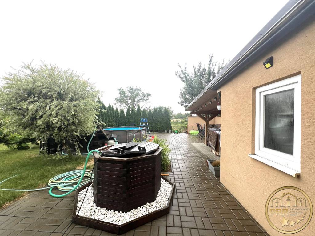 ZNÍŽENÁ CENA Pekný čiastočne prerobený rod.dom, V. Ch - 18