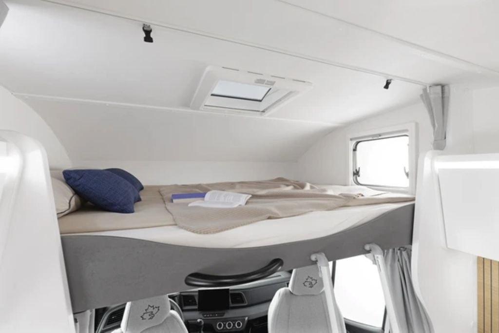 NOVÁ ALKOVNA AHORN CAMP A 690 2026 – RENAULT MASTER - 18