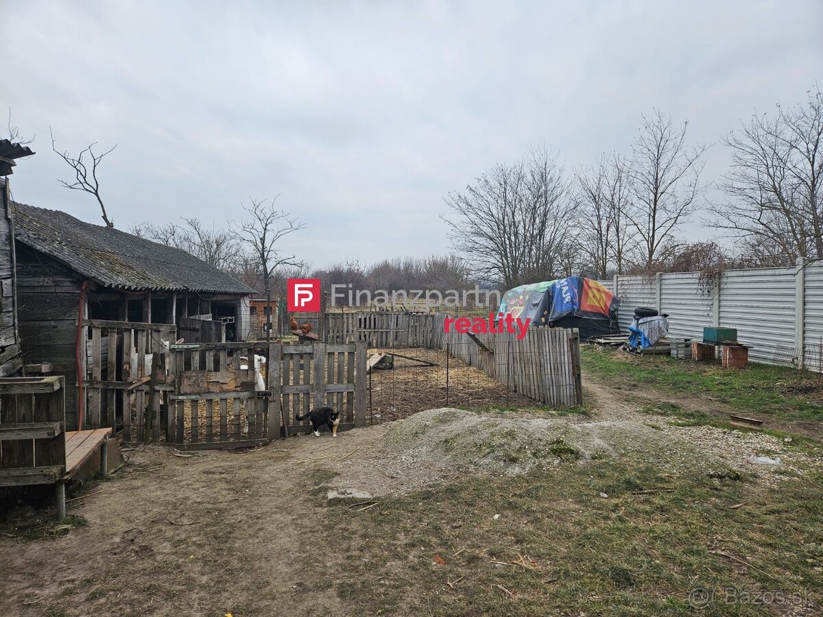 Znížená cena - Na predaj starší dvojgeneračný dom s veľkým p - 18