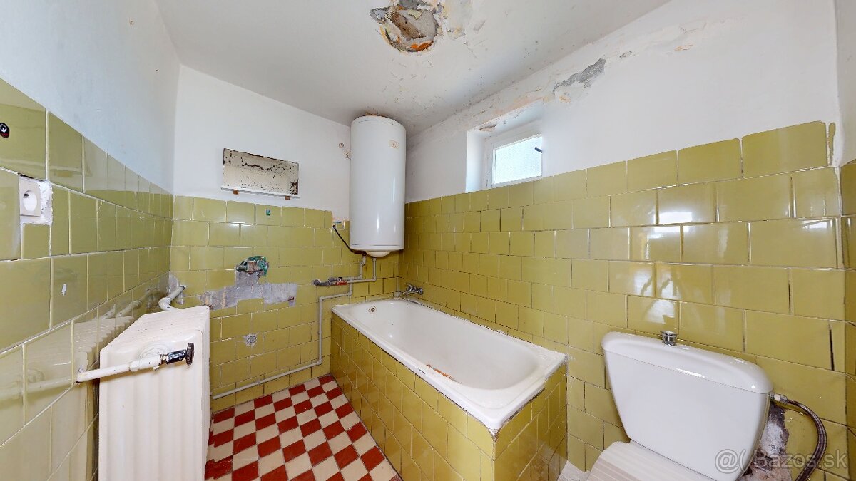 LIMITOVANÁ CENA - Starší rodinný dom so slnečným pozemkom - 18