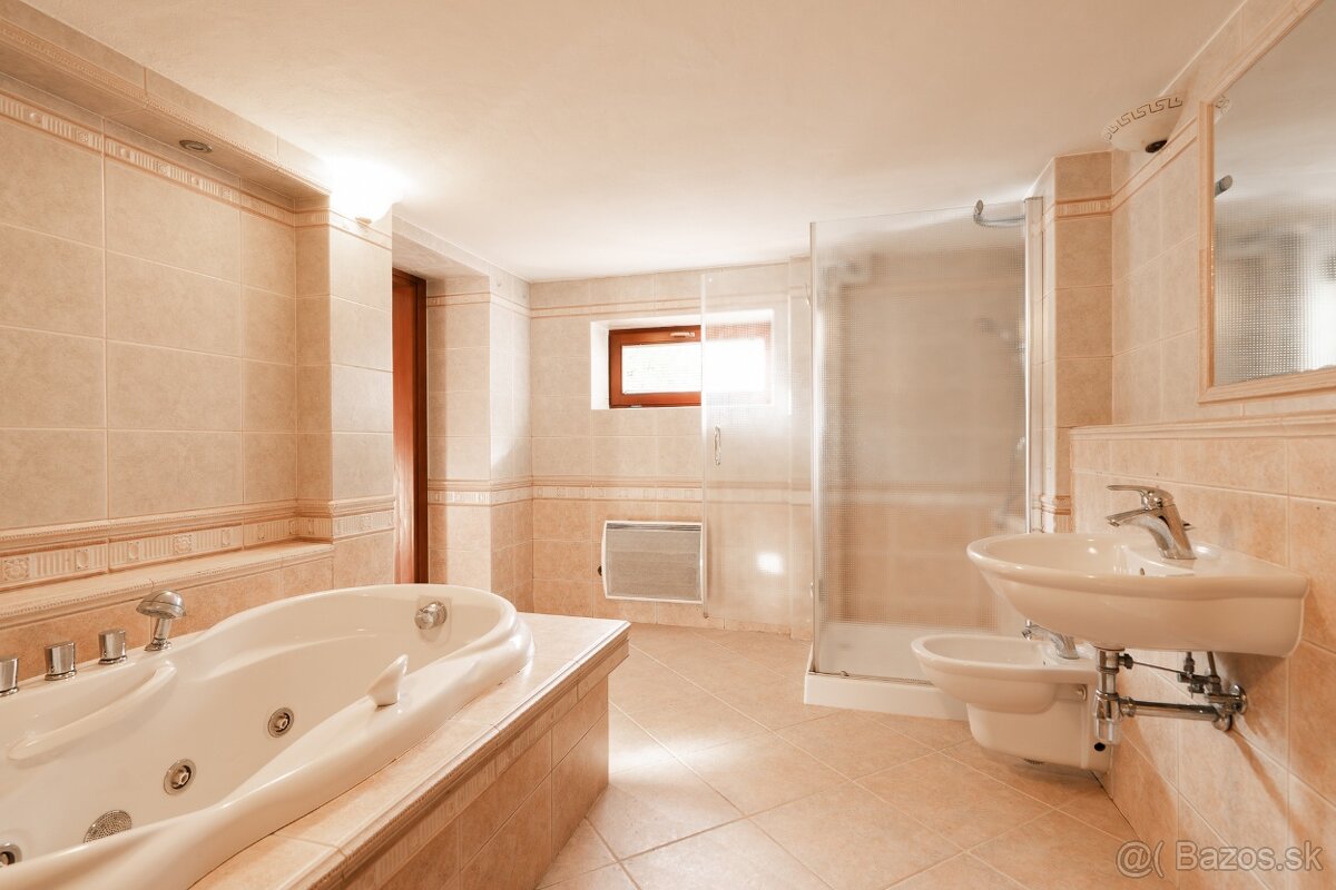 Veľký rodinný dom vhodný aj ako rekreačná nehnuteľnosť - 18