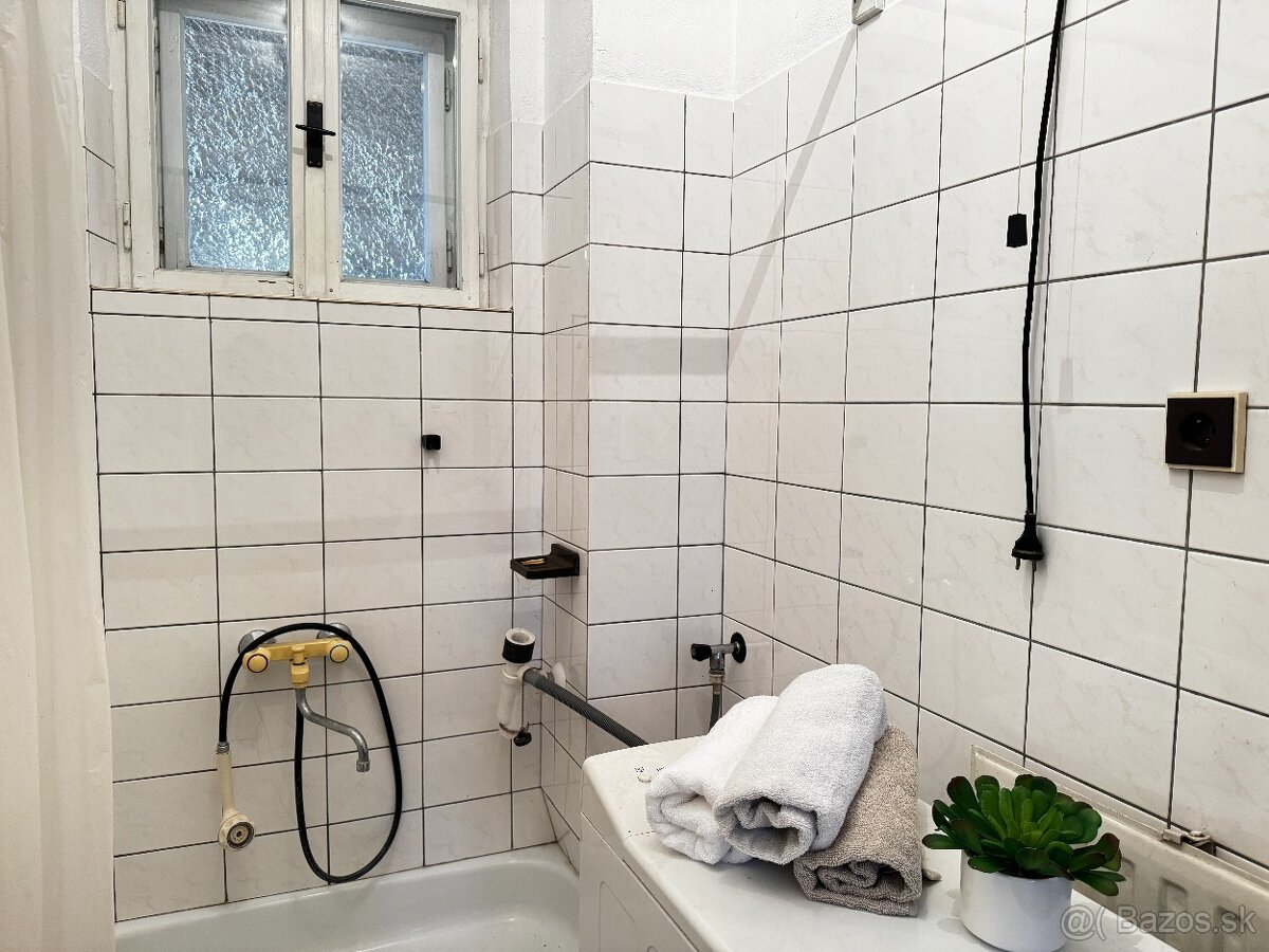 NA PREDAJ: Udržiavaný podpivničený vidiecky domček, Poruba - 18