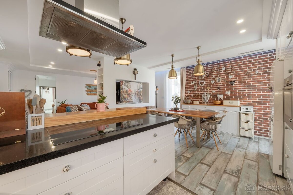 ZELENÁ STRÁŇ - PRIESTRANNÝ 4 IZBOVÝ BYT, 3 TERASY, 2 GARÁŽOV - 18