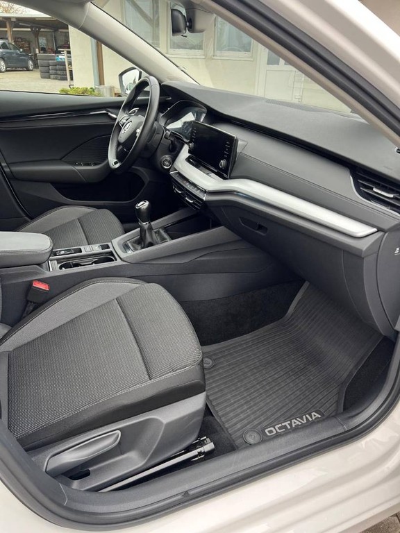Škoda Octavia Combi 2.0 TDI SCR Ambition - 18