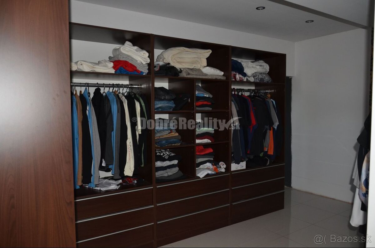 DOBRÉ REALITY - priestranný rodinný dom s veľkým pozemkom v - 18