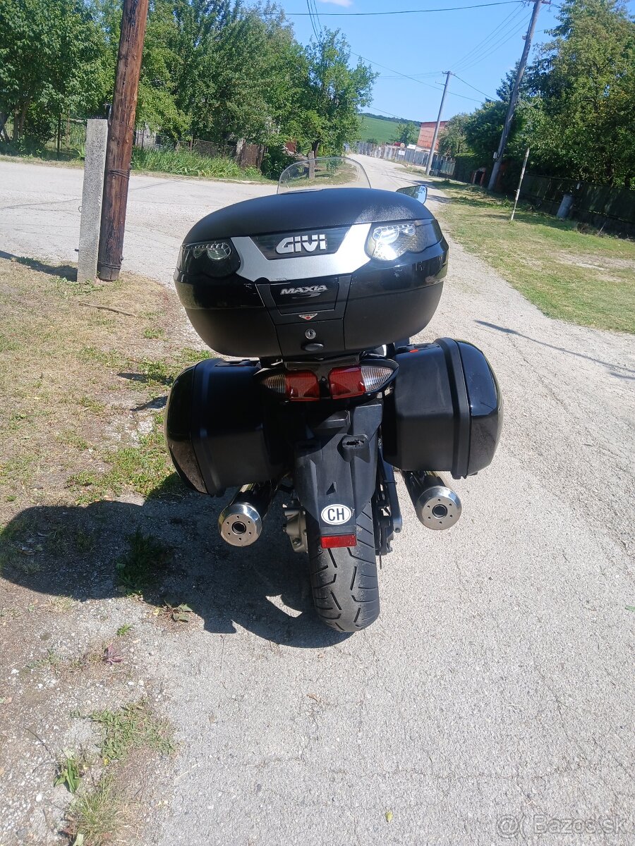 Yamaha FJR 1300 - 18