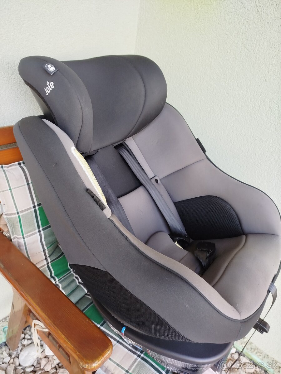 Autosedacka Joie spin 360 v takej čierno-šedej farbe - 18