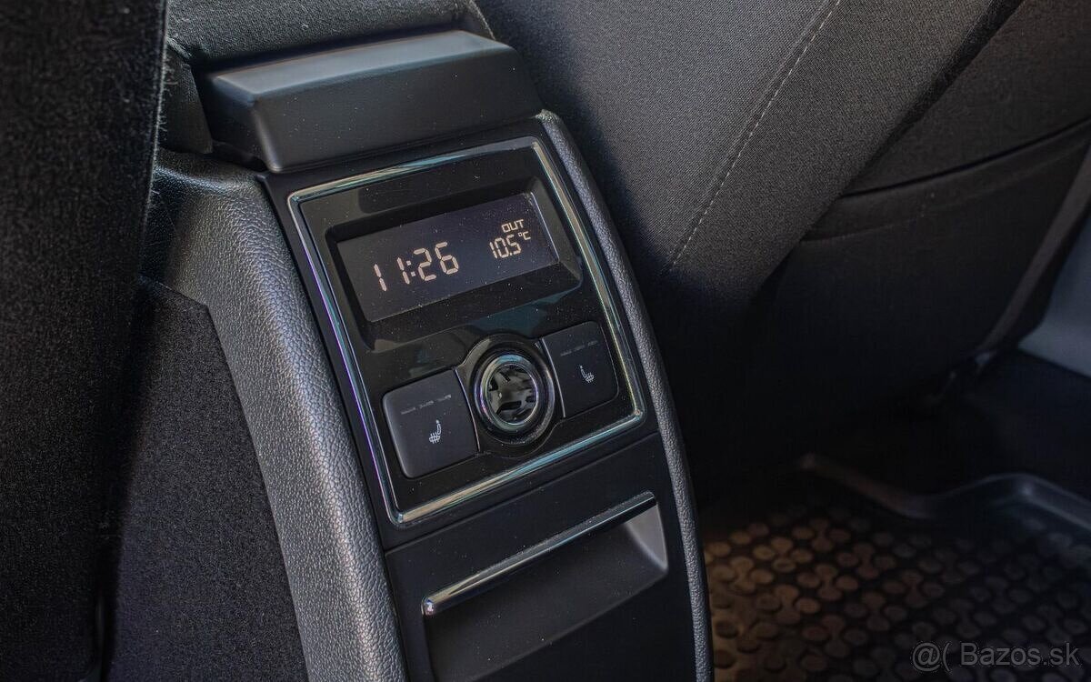 Škoda Superb Combi 2.0 TDI 2011 - 18