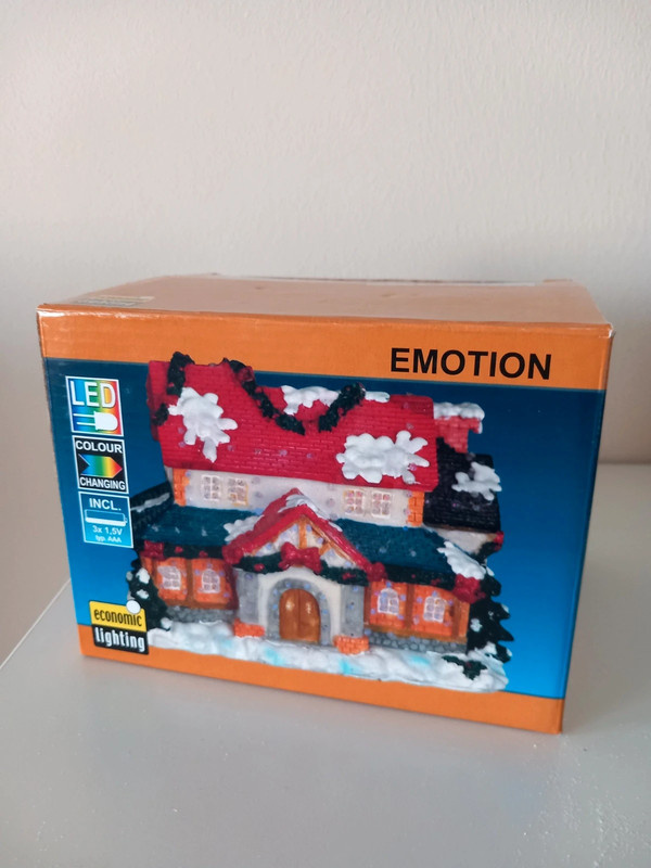 Starý svietiaci led domček po rodičoch 16x13x12 cm - 18