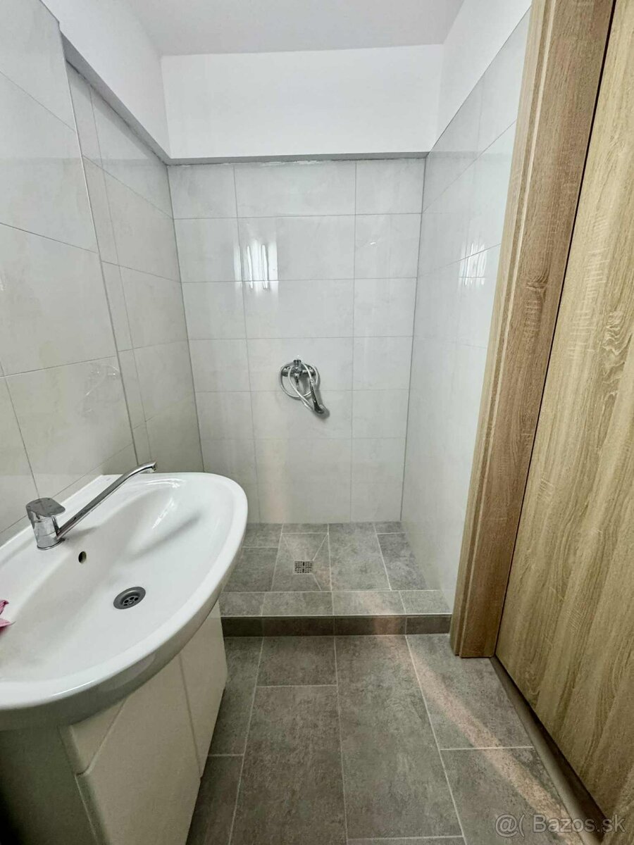 Predám moderný 4i dom v lokalite Kolárovo - 18