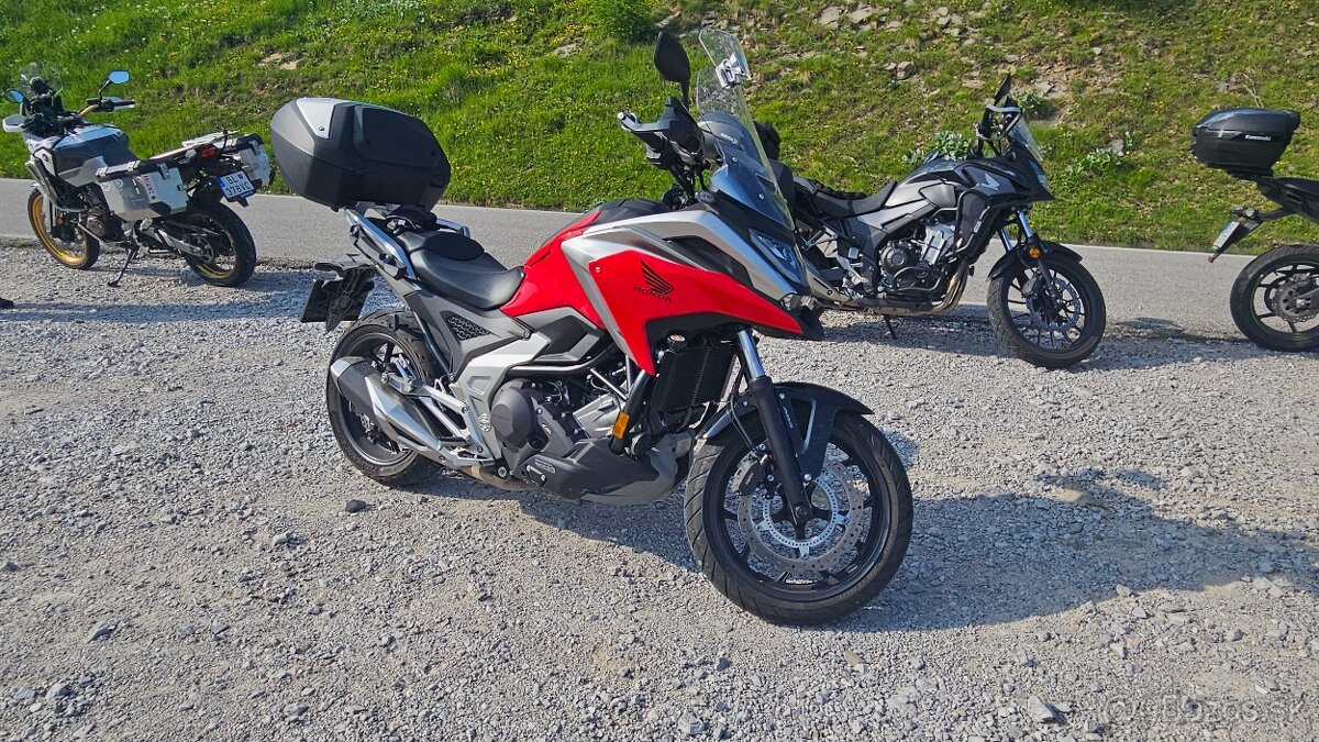 Predám HONDA NC750X DCT, ABS, 5/2021, 10.450km, výbava - 18