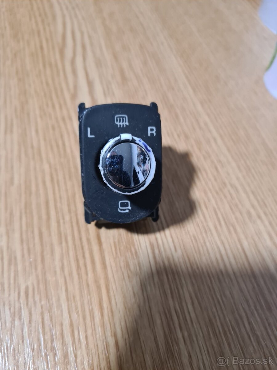 Tlačidlá, kastlík, reproduktory vW Touareg 7l - 18