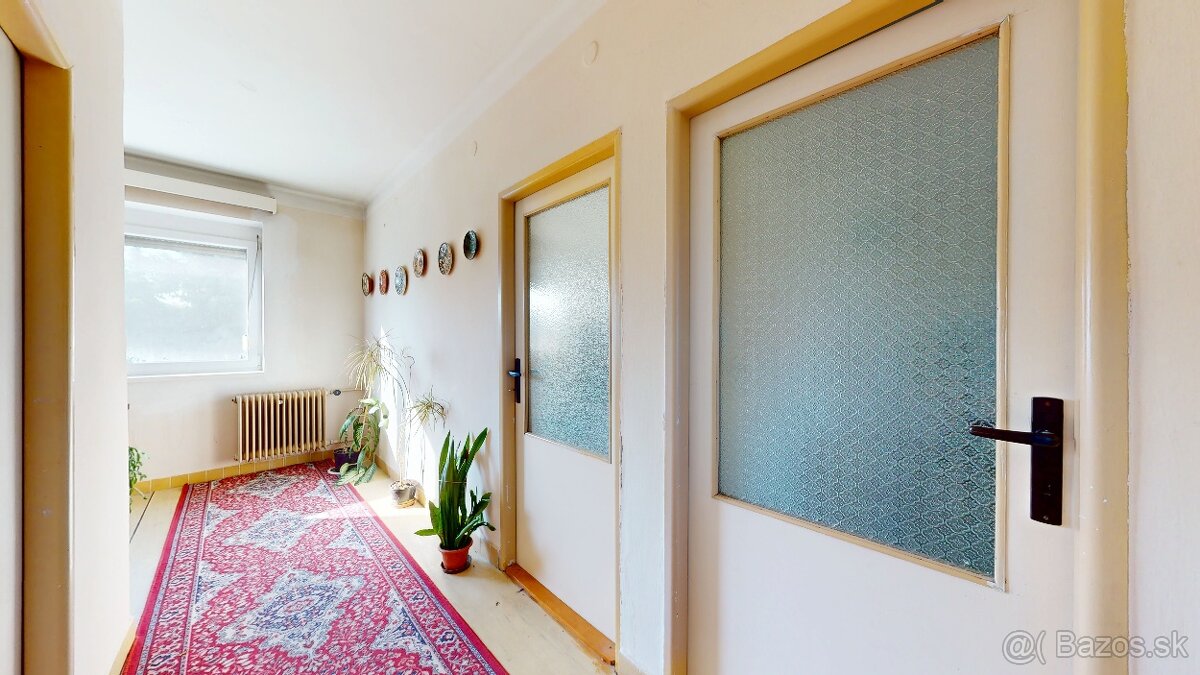 Atraktívny 5 izbový rodinný dom s garážou, veľký pozemok - 18