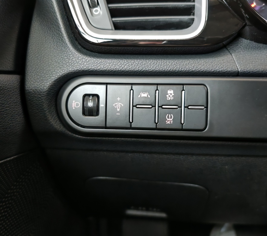 Kia Ceed SW 1.6 CRDi MHEV Gold A/T// AJ NA SPLÁTKY// - 18