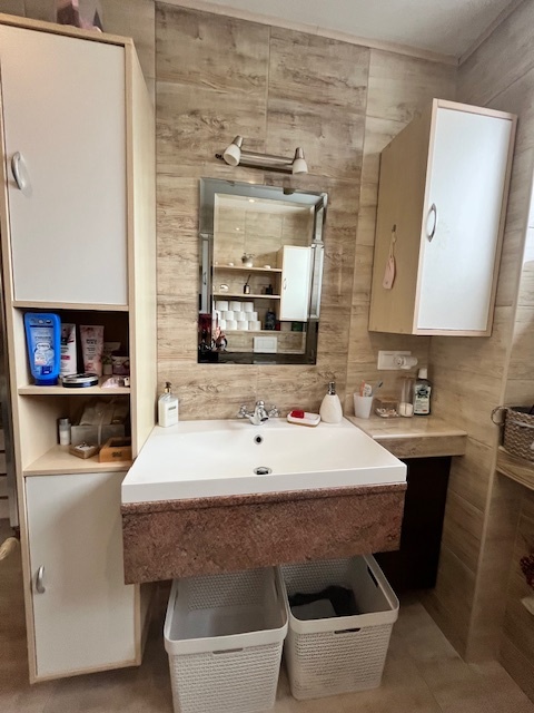 Exkluzívny predaj – priestranný 3-izbový zariadený byt v tic - 18