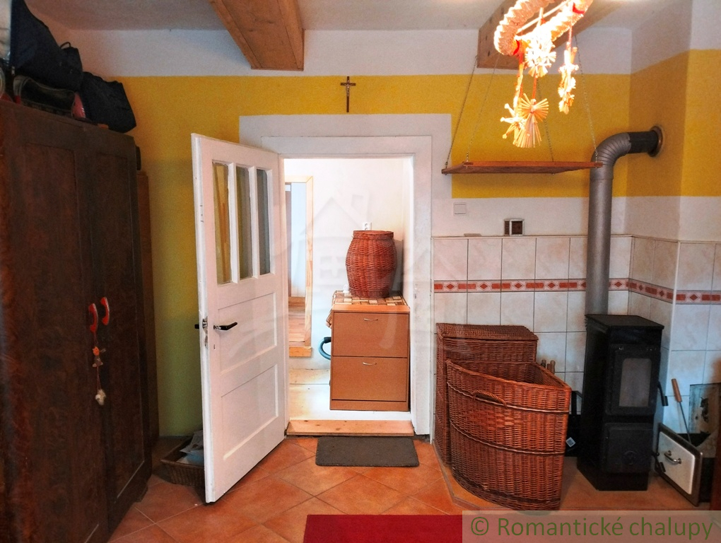 Drevenička v centre krásnej obce Papradno na predaj - 18